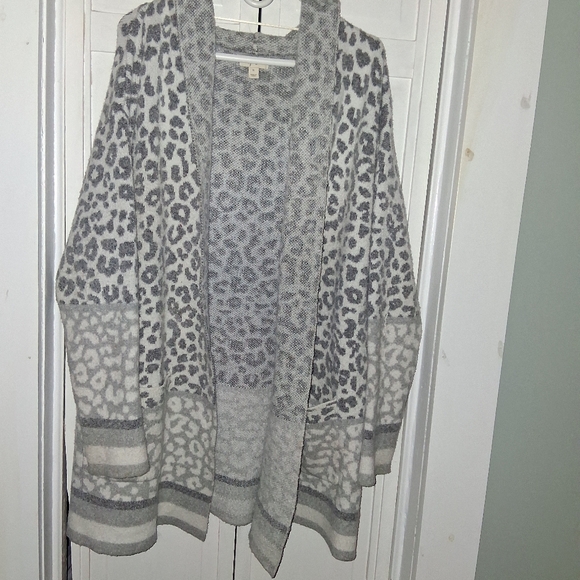 Style & Co. Gray and White Leopard Print Hooded Cardigan - Picture 6 of 7